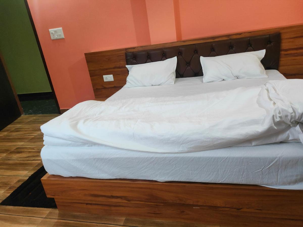 Hotel Rishabh And Banquet Hall Pithoragarh Экстерьер фото